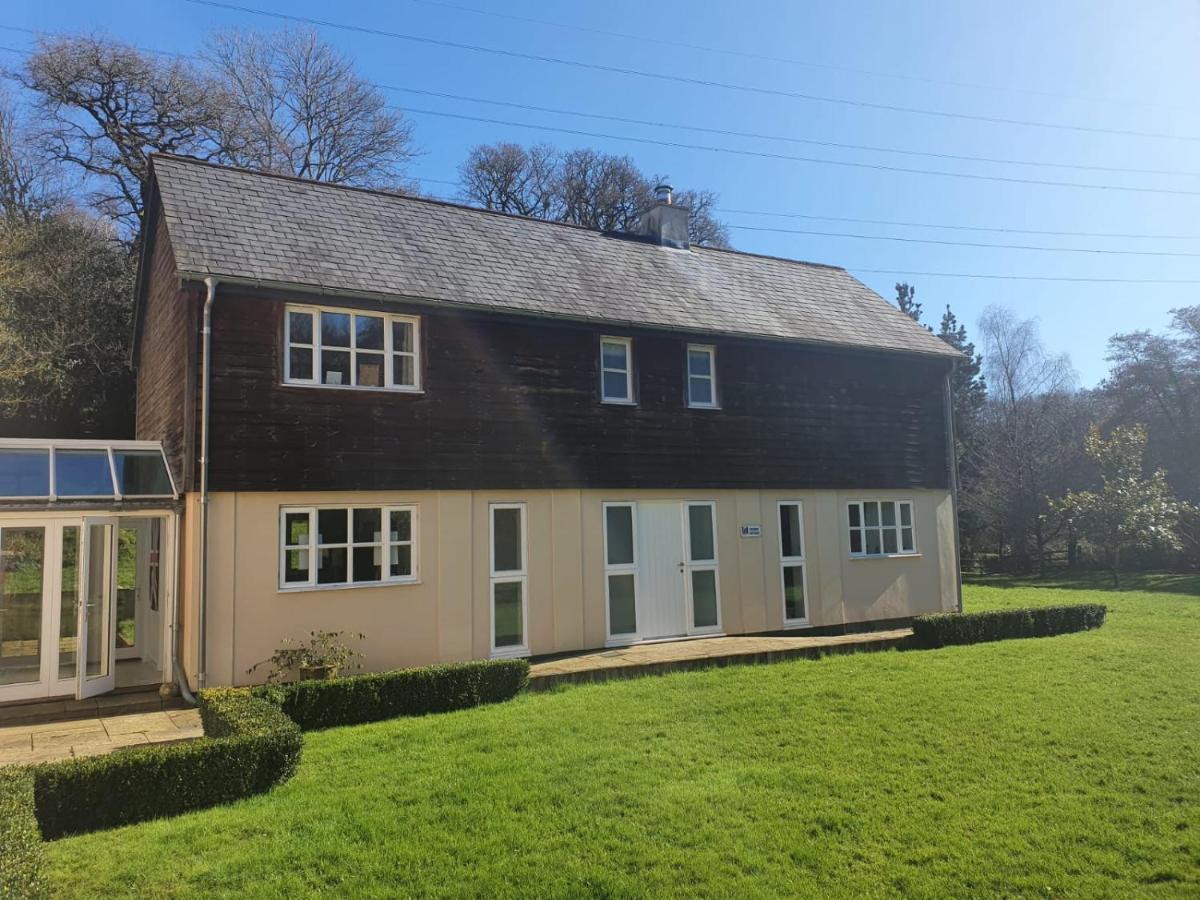 Osbornes Holiday House Near Exeter With Swimming Pool Exterior photo